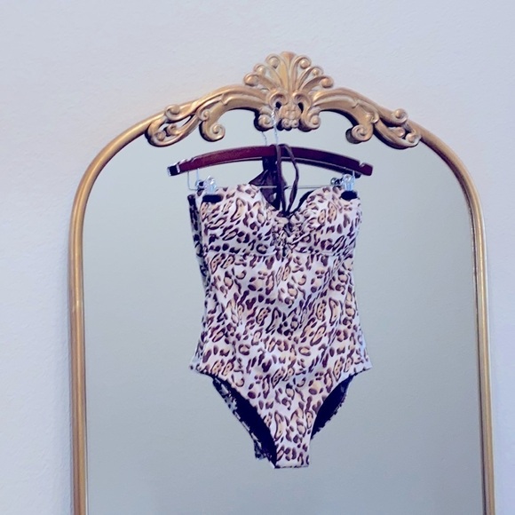 Enfasis One Piece Animal Print Halter Top Swimsuit Size 12 - Picture 1 of 5